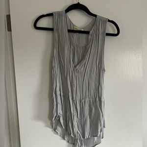 Cloth & Stone tank top with tie. Size Medium. Light gray color.